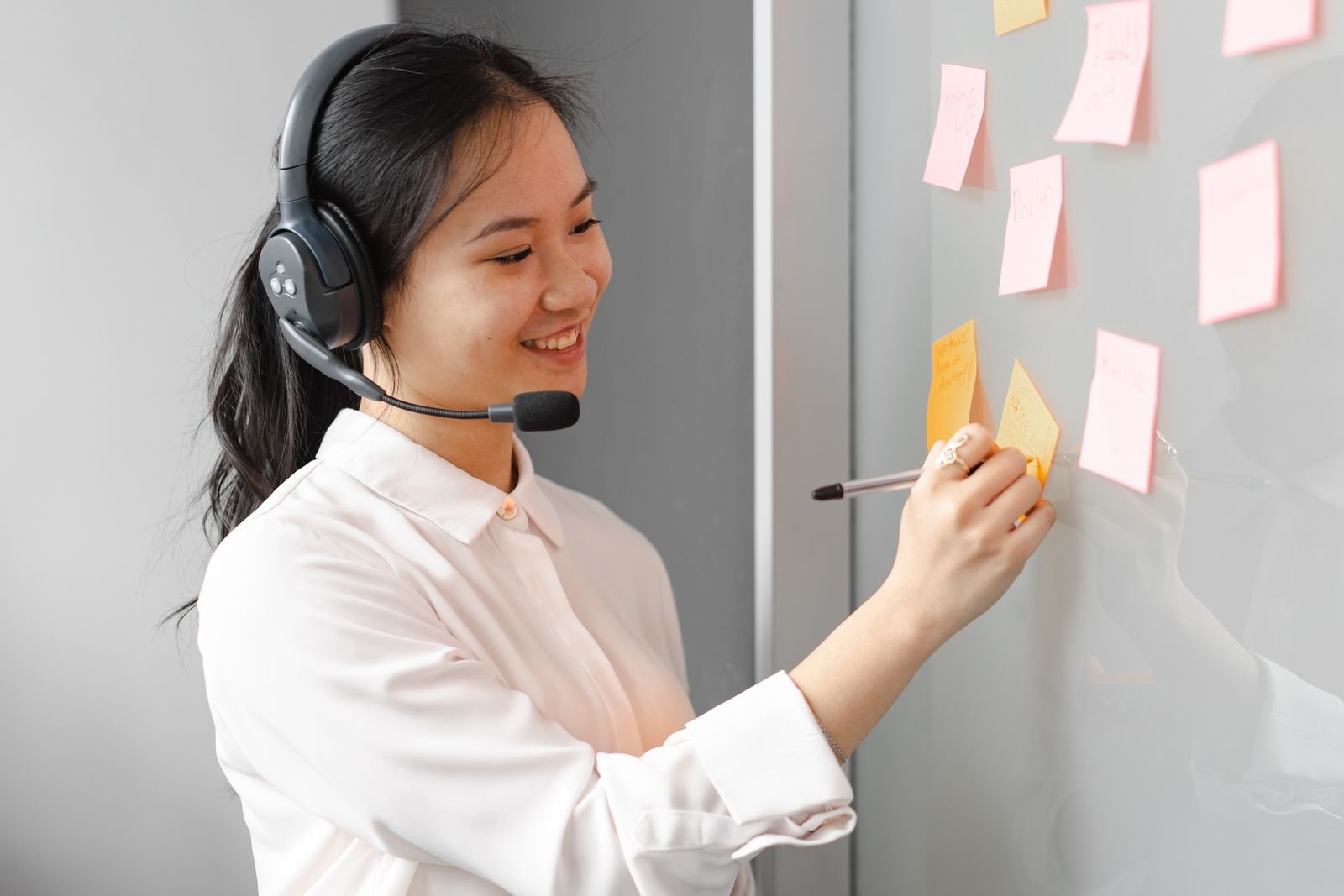 Support agent working a live queue beside the AI agent that resolves tickets end to end