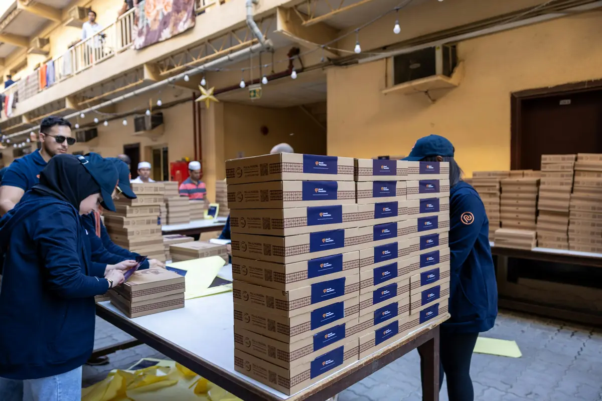 Stacked cartons beside a rising order-volume chart